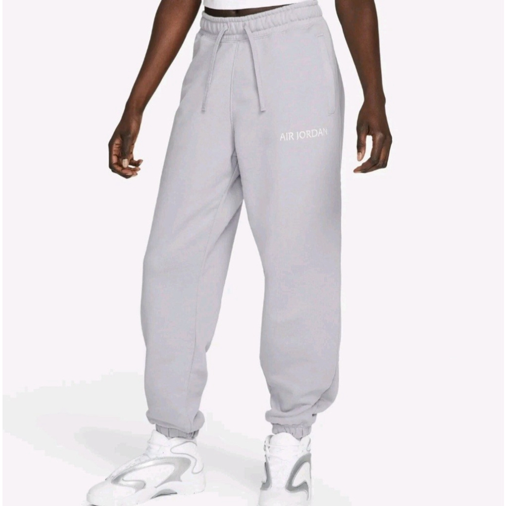 Nike Air Jordan Women’s Heavyweight White Sweatpants Small Waist 28" Inseam 29"